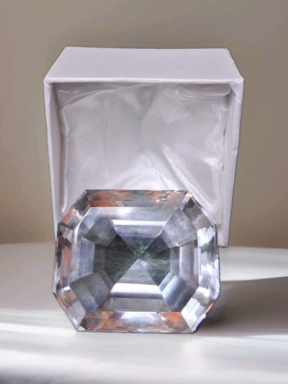 NIB Oleg Cassini Crystal Paperweight Cut Diamond Emerald Clear 2.25” 124551